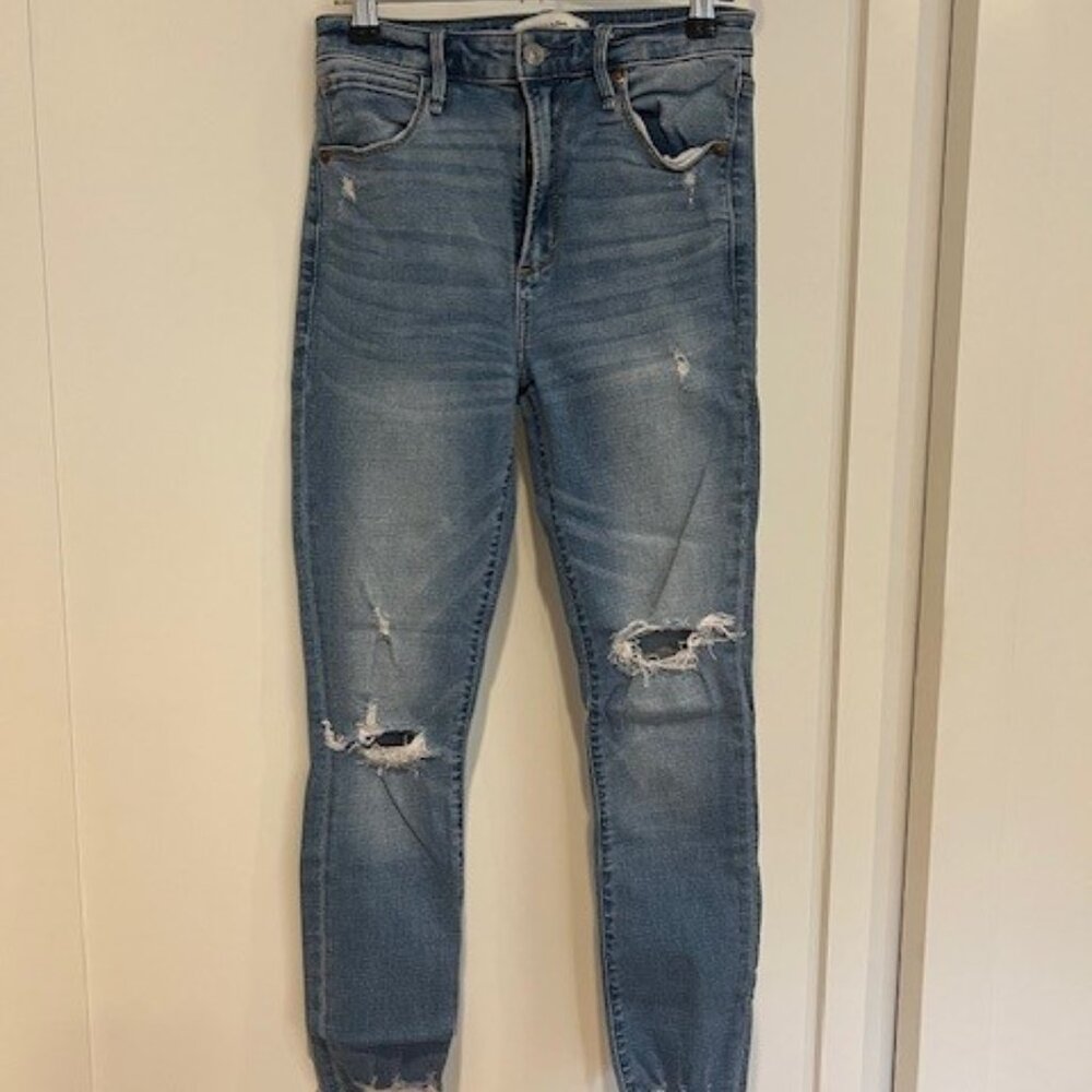 2 pairs of Abercrombie and Fitch jeans sz 26 - good condition
